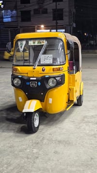 تكتك للبيع موديل ٢٠٢٢ نضيفه كلش رقم وسنويه  مكاني بغداد حي اور  077454...