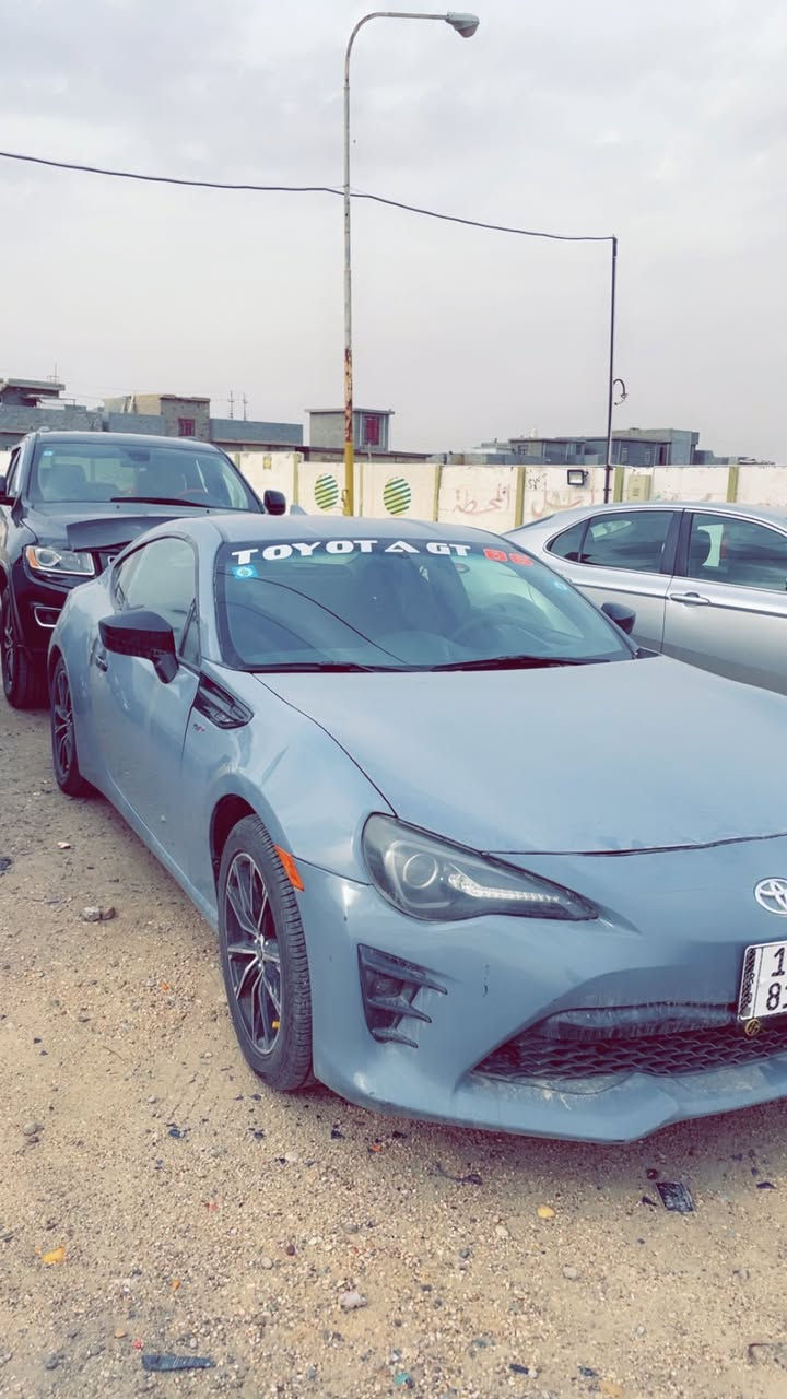 السلام عليكم
Toyota gt86 

2018 موديل 

ماشية45 الف ميل 

كير اوتو 

مكينة 4 سلندر 2000 boxer 

ضربتها جاملغات وباب عكس السايق 

صور الحادث موجودة بالمنشور

السيارة مآخذها ١٢٠ بيها صوت بالمكينة شكد تكلف المكينة تنزل من سعرها والشراي ماختلف وياه 

هزه جديده ورقام وسنويه جديده 

بيع او مراوس ***********
