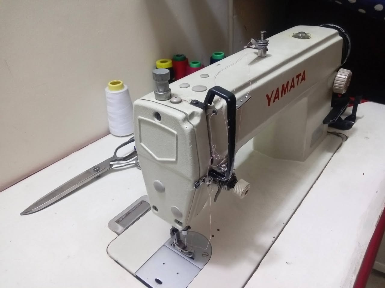 سلام عليكم عندي مكينه صناعيه مال خياطه لبيع
بيه ماطورين واحد ملادي واحد قتصادي السعر250 بيه مجال المكان بغداد جديده النعريه الرقم ***********
