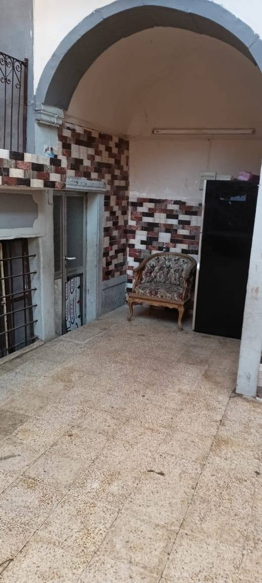 لدينا دار للبيع في ايمن الموصل شارع الفاروق بعد جامع النبي دانيال مساحه ١٧٧ ركن طابقين ثلاث غرف نوم ورهره كبير واستقبال ومطبخ وصحيات وحوش مسقف الدار مؤجر بالشهر ٢٥٠ الف السعر ٨٠ مليون للإستفسار الاتصال على الأرقام ***********
***********
ابو سيف وابو شهاب 
***********
***********
أو مراجعة المكتب حي الحدباء نهاية سايدين المضخة مقابل مجمع شقق الحدباء مكتب ابو شهاب للعقار وقت الاتصال من الساعه العاشره صباحا إلى العاشره مسآء وشكرا
