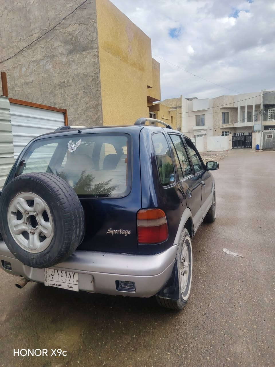 السلام عليكم كيا سبورتج 1995 محرك بلادي كير اوتوماتيك رقم الماني السيارة بأسمي تحويل ثاني يوم مصبوغة عام للجمالية بدون ضربة او خياس السيارة جاهزة من كلشي سعرها 37 وبي مجال غير متواجد على الفيس فقط اتصال على هذا الرقم *********** مكاني الانبار فلوجة
