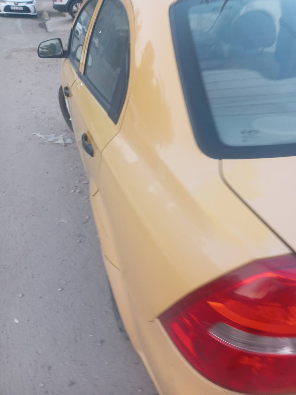 السلام عليكم افيو ٢٠١١ خليجي اصل اصفر شركة عامه رقم بابل كير اوتو محرك مفتوح مكفول  جام كهرباء تخم تاير كفاله من الحادث والتبديل فقط بيه رش صبغ باب جاملغ جهة السايق أثر شخوط السعر ٦٢ وبيه مجال اتصال ***********
