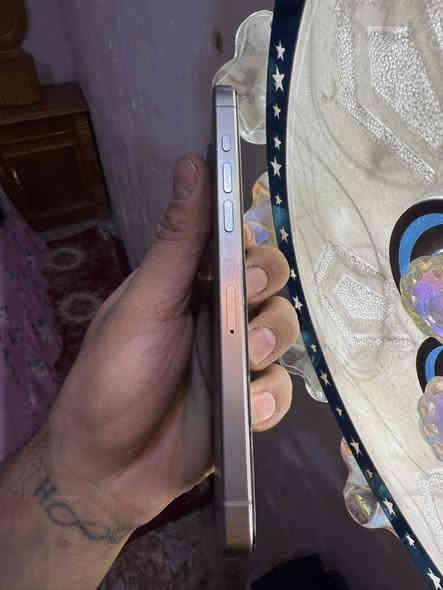 ايقون 15 برو ماكس 
ذاكره.  ٢٥٦
بطاريه.  ٨٨ 
نضافه. ٩٥٪؜ 
ما مفتوح ولا مبدل اي شي بي كارتون وكيبل موجود وياه 
سعر.  خاص او راسلني واتساب. ***********
