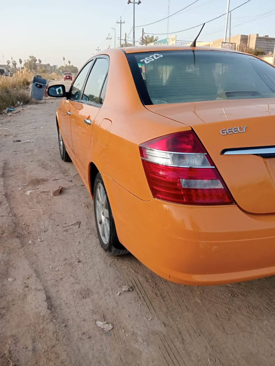 السلام عليكم جيلي موبل م ١٣ مكفوله كفاله عامه من كلشي كير ومكينه وحداديه وتخم تاير مصبوغه حزام لان جراد بيه مكفوله من الضربه والخياس كلشي شغال تبريد عوزه فقط راديتر رقم بابل ومالكه ديوانية مصفره هيئه وغرامات خطه ديوانيه عفك السياره جديده احله من الصوره بيه شبر طعجه فقط ومصلحه بالباب  السعر ٤٨ وبيه مجال الاتصال على الرقم *********** وربي يرزق الجميع
