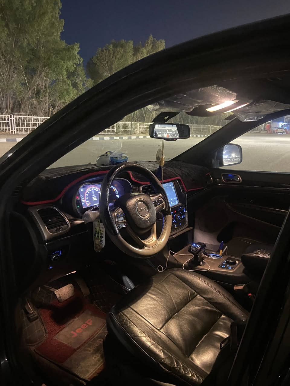 سلام عليكم جيب 2014 كراند فول مواصفات من عدى جكات سياره امريكي بيها جملق سياره مذكور صور حادثها سياره فول سياره بغداد هزتها ل 27 سياره حلوه بدون شخوط سعر 178 وبيها مجال سياره بيع فقط كشنات كهرباىيه تبريد مركزي رقم الهاتف ***********
