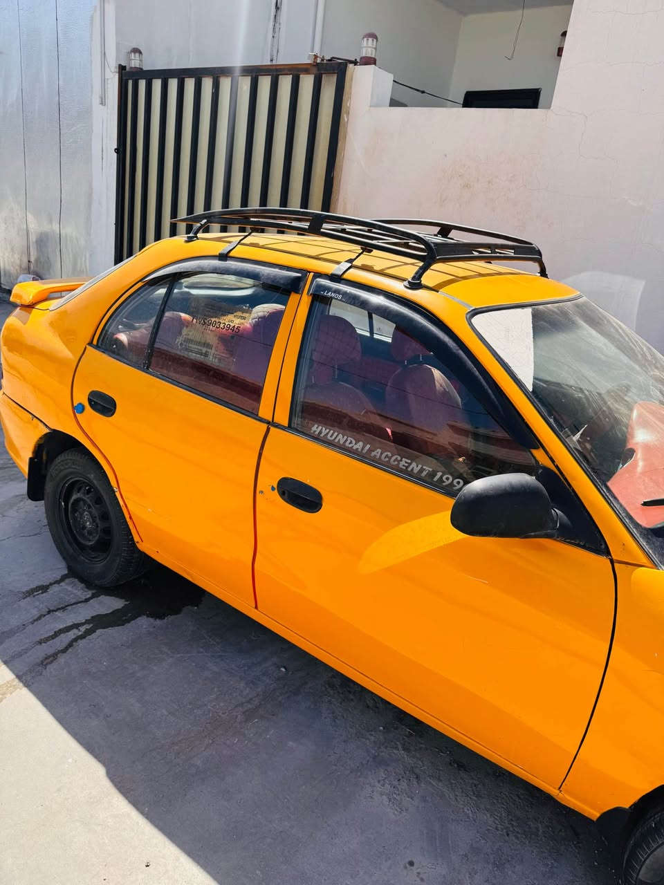 هيونداي اكسنت 
سيارة نظيفة ومرتبة، محرك ممتاز واستعمال يومي بدون مشاكل، بيها دفتر بانزين جاهز.
السعر 22 ورقة وبيه مجال .
 يراسل خاص أو اتصال.***********
*********** Singapore
