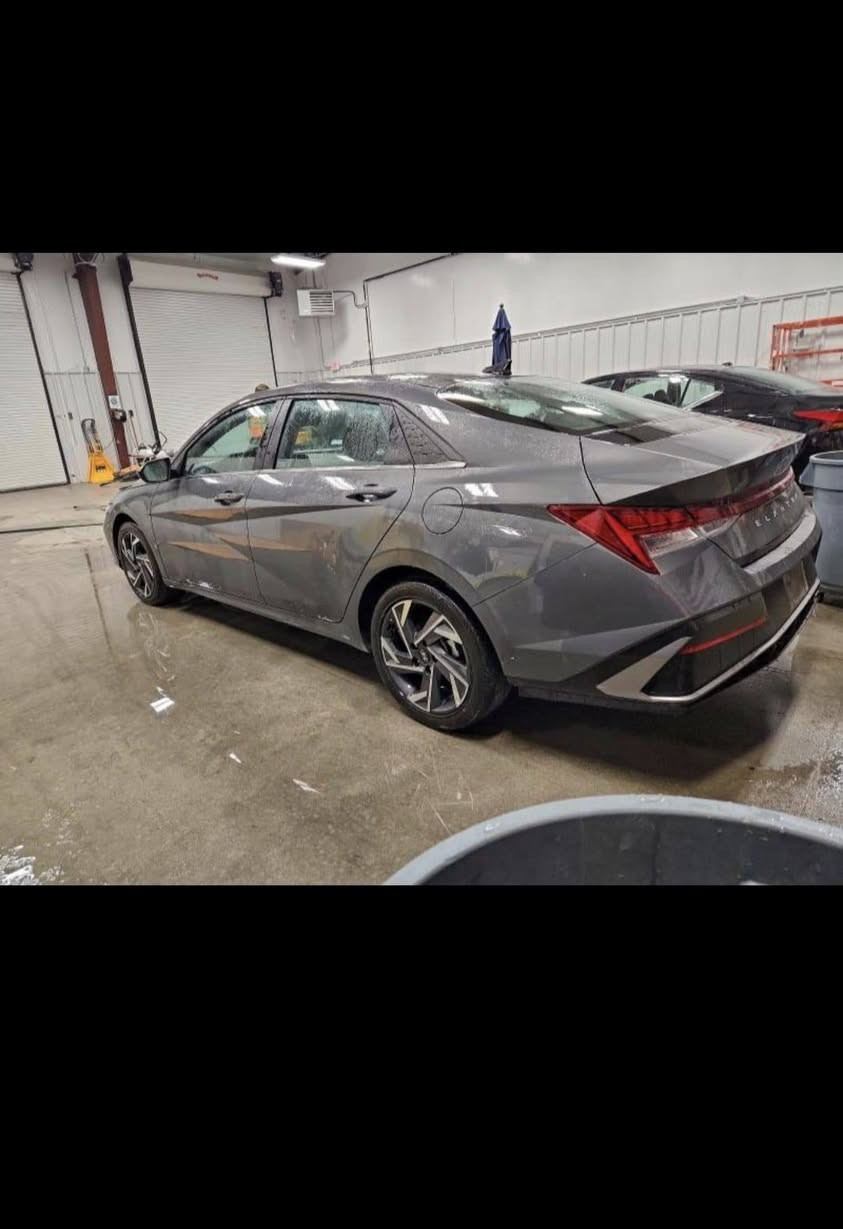 🚨 تنويه مهم
هذه السيارة معروضة بالمزاد الأمريكي 🇺🇸
والمزايدة والشراء تتم عن طريق مزاد دبي لمزاد السيارات الامريكي 🇮🇶
───────────────
📅 تاريخ المزاد: 
الاثنين :12/1/2026
💰 السعر: يتحدد في المزاد 
 2025 HYUNDAI ElANTRA SEL

🛠️ المحرك 2.0L/4
───────────────
📍 نظام تتبع مباشر: تشوف سيارتك لحظة بلحظة
🚛 تخليص كامل عن طريق الشركة بضمان.   
ملاحظه جدآ مهمه شركتنا وفرت إلى زبائنا الكرام أن يكون دفع المبلغ بشكل دفعات لحين وصول السياره الى ميناء ام قصر 
───────────────
📞 للتواصل:
📲***********
📱 ***********
📍 موقع البصره تقاطع المشراك مقابل مستشفى المواساة
