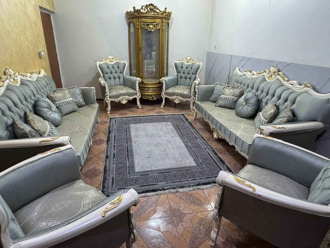 تخم زان تري ١٠ مقعد نضيف جدا اخو الجديد استخدام جدا قليل ولا غلطه اتصل***********
