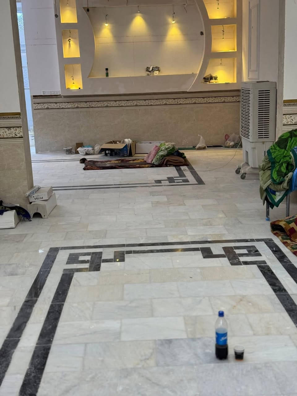 سلام عليكم خلفه سيراميك مرمر وكرانيت وبور سلين ولوح وبايات درج متفرغ حاليآ  فقط داخل كربلاء اتصل وخادم ***********
***********تحب تشوف الشغل  راسلني واتساب
