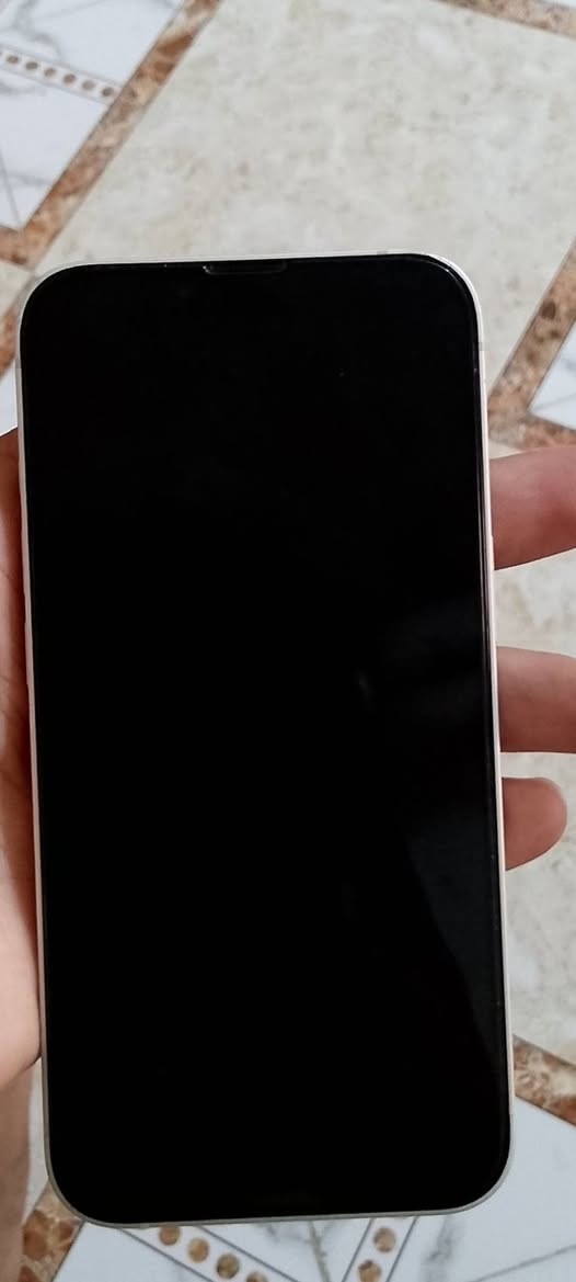 ايفون 13 عادي شريحتين بطارية 88 جهاز مامفتوح  قبل شهر اخذته نضيف ومرتب وياا كيبل شحن اصلي + كارتون.   بابل جبلةة.  
***********
