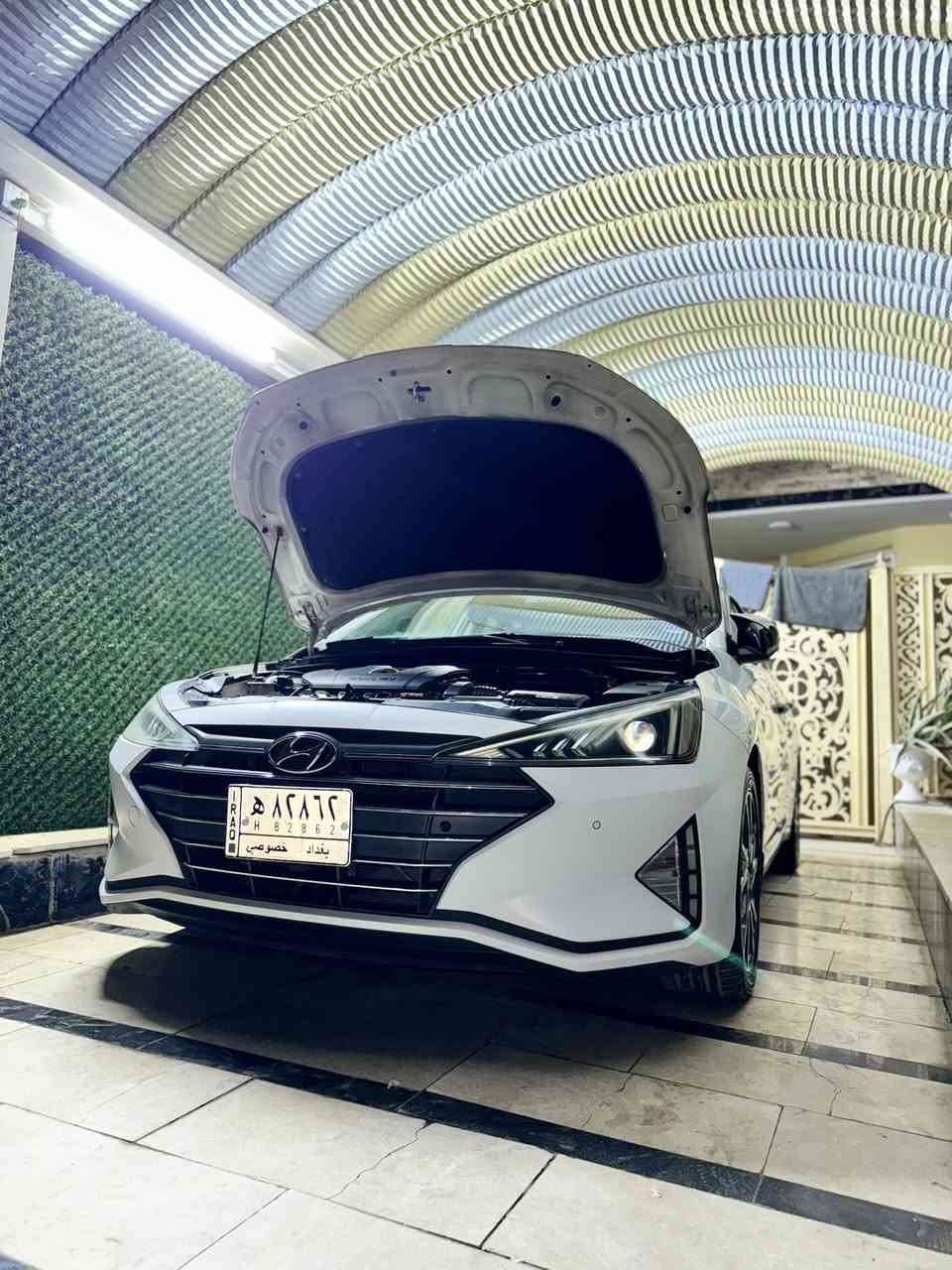 السـلام عليكم.
للبيع هيونداي إلنترا 2019 (شكل 2020) 
✅ وارد خليجي
✅ محرك اقتصادي وقوي
✅ جير أوتوماتيك(AT) 2.0 دوش
✅ مكيف ثلج
✅ سيارة نظيفة جداً من الداخل والخارج
✅ جاهزة للاستخدام ولا تحتاج أي مصروف

📍 السيارة بحالة ممتازة واستخـدام شخصـي
💰 السعر: (165)وبيها مجال شيء بسيط
📞 للتواصل: (***********)
مـكان السيارة(بغـداد).
