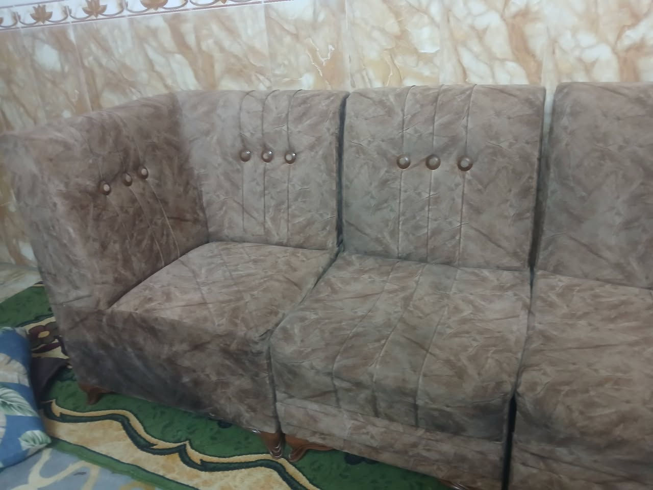 السلام عليكم تخم 10 مقاعد نضيف كلش نقص بي بس رجل وحده السعر 200 وبي مجال قليل المكان مدينه الصدر ***********
