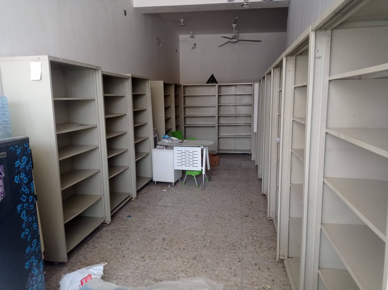 لوكر حديد رفوف
ميز عارضه عدد 4 مختلف الاحجام 
رفوف حديد وباب وسكراب حديد والمنيوم
التواصل ***********
