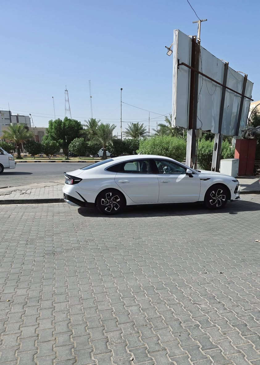 السلام عليكم سوناتا ٢٥ غاز فقط غاز فقط رقم نجف بسمي مداور ثاني يوم بيها ضربه ومصلحه وبيها صبغ بتكمه ول قماره باب السايق فقط مبدله لونها رصاصي فول مواصفات عده الفتحه بيها تخم تاير ستوني شديته  سعر ١٦٥  ***********

