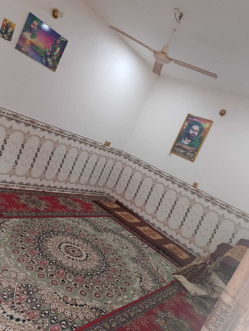 سلام عليكم.   بيت للبيع مساحه 310يحتوي ع استقبال عدد2 غرفة نوم عدد 2  صحيات خارجيه عدد 2
مطبخ. صاله   العنوان الطليعه قرب منزل ال قيوم  الاستفسار اكثر رقم الهاتف ***********
