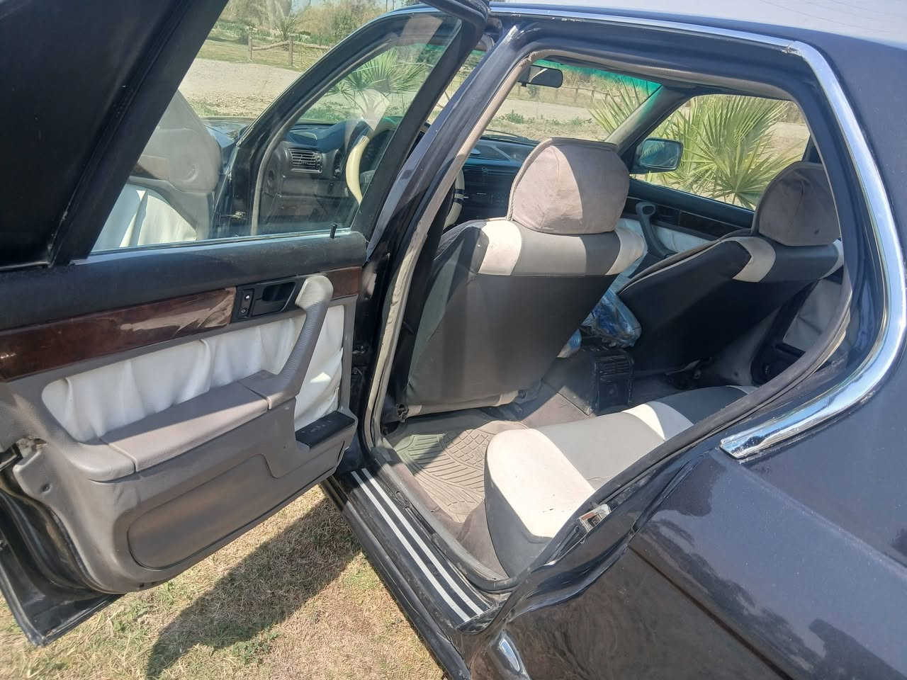 سياره BMW  للبيع او مراوس محرك ٣٥٠٠ مسكر عارضهة ٤٧ بيهة مجال رقم ***********
