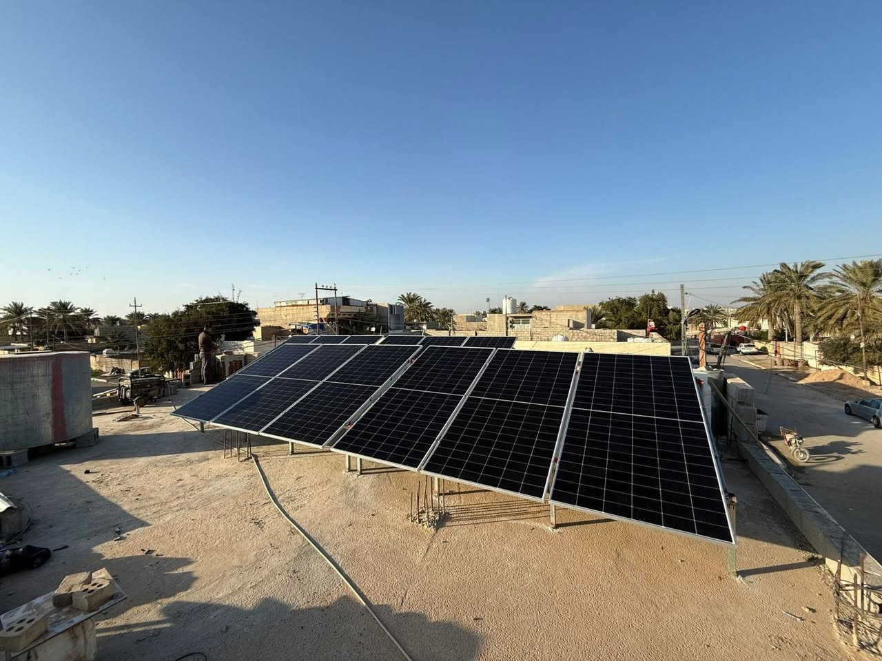 #الموقع_قضاء_مندلي

منزل اخر يودع انقطاع التيار الكهربائي 

على بركة الله تم نصب منظومة طاقة شمسية 

 المنظومة الاولى:-

تعمل  على تجهيز 24 امبير صباحي  و16 امبير مسائي

المنظومة تتالف من 
1-الواح لونجي بقدرة 615 واط
2- انفيرتر بقدرة  12 كيلو واط
3- بطارية ليثيوم 16 كيلو واط
4- قواعد حديد مغلون ثقيل مقاوم للصدا
5- بورد وقواطع Ac & Dc  وكيبل DC 

المنظومة الثانية :-

تعمل على تجهيز 64 امبير صباحي و 48 امبير مسائي 

المنظومة تتالف من 
1- الواح لونجي بقدرة 615 واط
2-انفيرتر بقدرة 12 كيلو واط عدد 2
3- بطارية ليثيوم بقدرة 16 كيلو واط عدد 3
4- قواعد حديد مغلون ثقيل مقاوم للصدا
5-بوردات وقواطع AC &DC

#ملاحظة / لانعمل ببطاريات التجميع الرديئة

ضمان البطارية 5 سنوات 

للاستفسار مراسلة الصفحة او الاتصال على الارقام التالية 

*********** 
‬ 0787 692 0212
