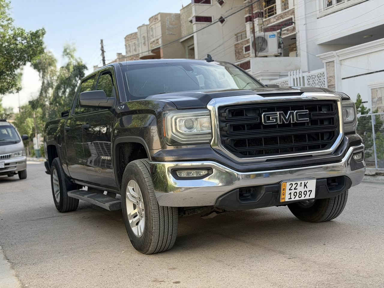 يا الله
جمسي سيرا 2016 
باب طويل بدي قصير المرغوب 
سنويه بأسمي تحويل مباشر 
هزه وارقام جدد 

شاشه حجم كبير 
كامره خلفيه 
حساسات 
تحكم اكسل 
كير تعليك 
كشنات كهرباء 
غطاء بدي بلادي 
شاشه اعطال
تحكم ستيرن 
مانع انزلاق 

سياره بيها طخة بسيطه هنا بالعراق 
خدوش فقط نصبغ ربع باب خلفي 
وربع جاملغ خلفي جهة سكن 
ومكان بارد بسيط يم قبق بانزين 

سياره جاهزة ونضيفه 

عنوان : كاظميه جكوك 
السعر : 179 
استفسار ***********
