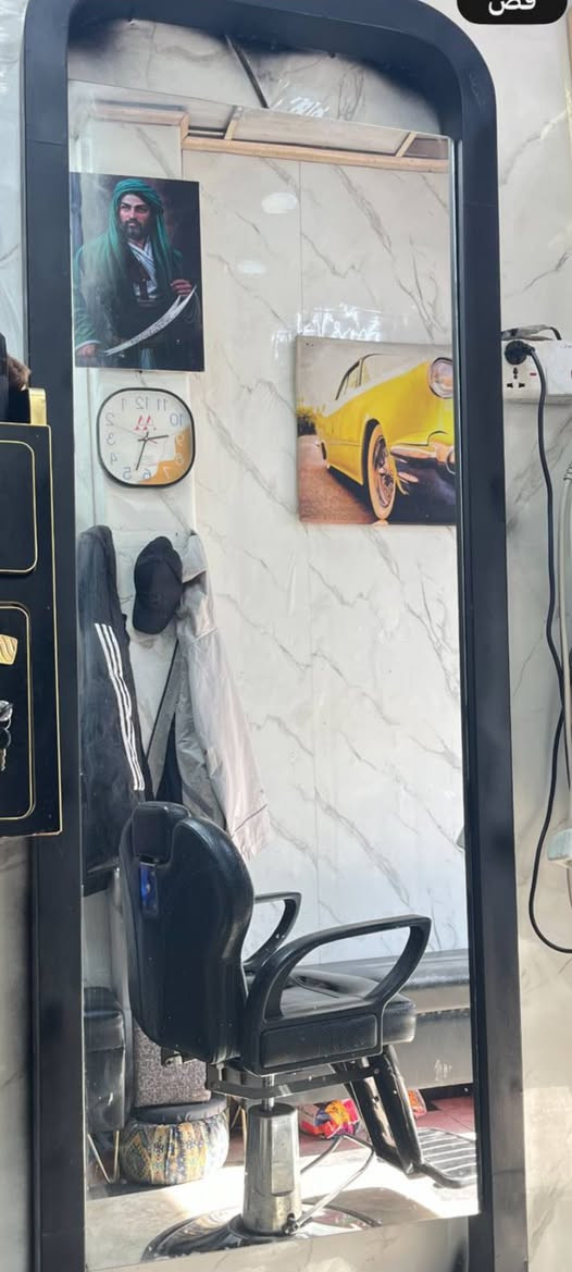 سلام عليكم كرسي عدد 2مرايه عدد 2تخم عدد 2 للبيع السعر 500 العنوان بغداد جديدة للأستفسار ***********
