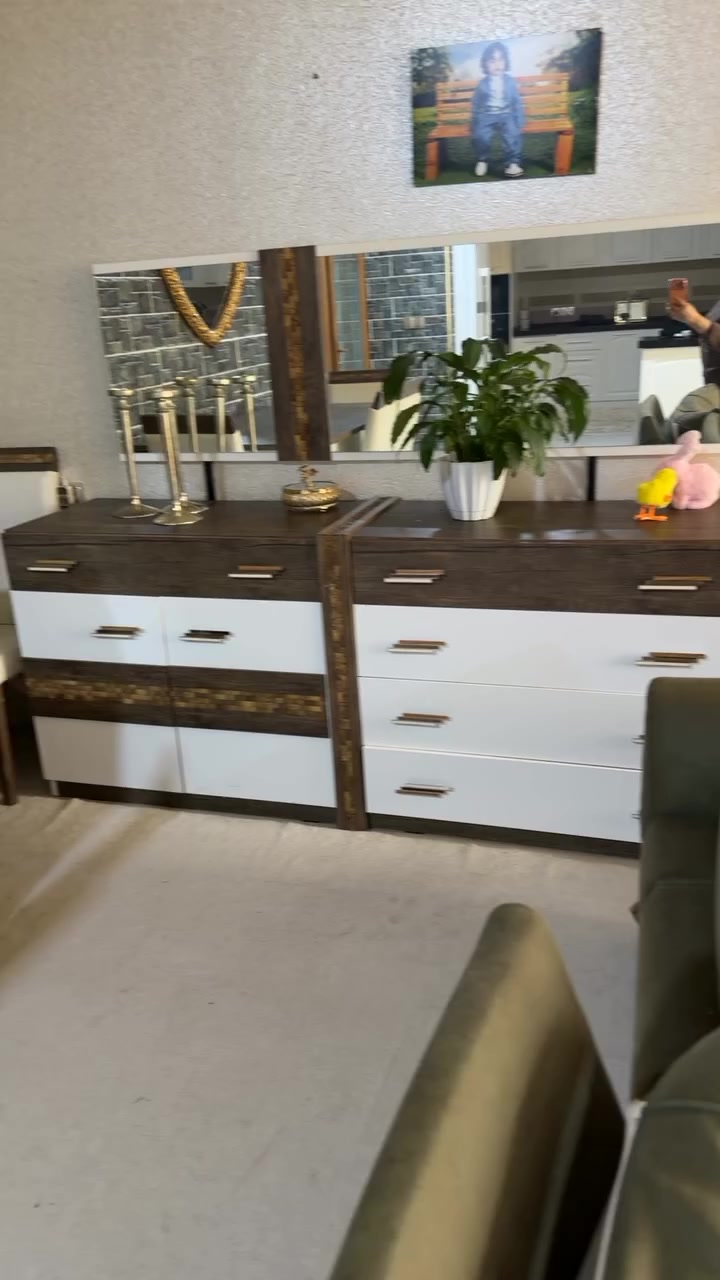 تاقم نانخواردن لەگەڵ کونسول کوالێتی بەرزاو هی دیوانە نرخ ٢٥٠ هەزار شوێن سلێمانی ژ.م خاوەن ***********
