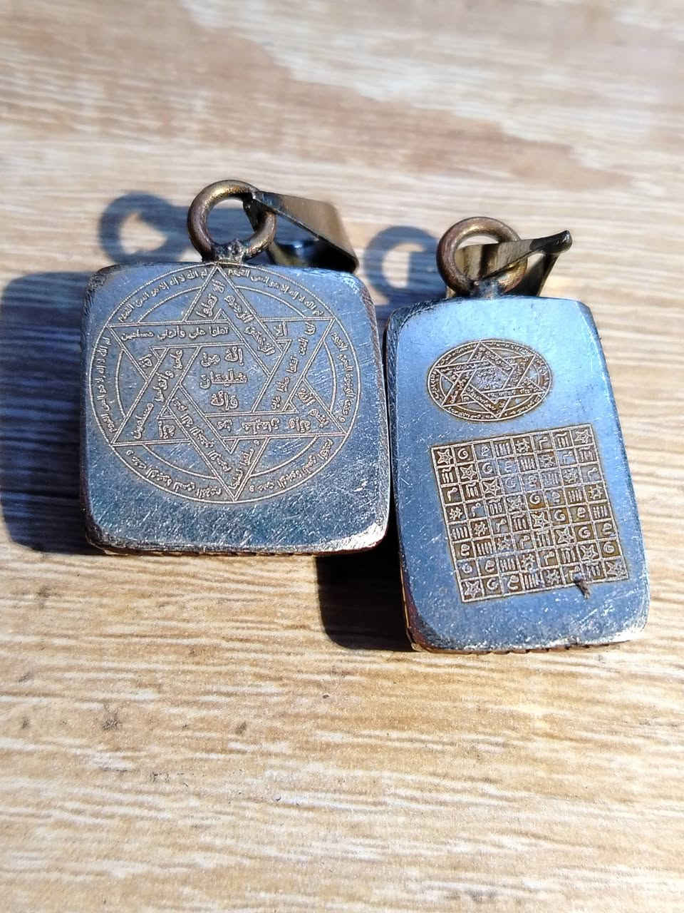 السلام عليكم احبائي حجر لازورد الاصلي صياغه سبع معادن مطلسمات السعر 40 العلوان بغداد الشعب رقم ***********
