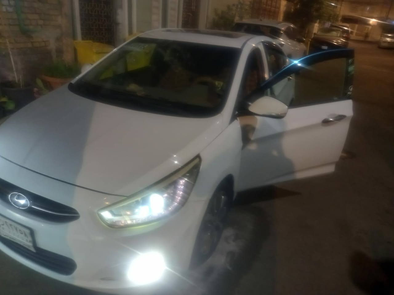 سلام عليكم 
اكسنت مؤديل ١٥ بصره حره بسمي فول مواصفات مواصفات المعروفه بل لاكسنت   سيارة جديده بمعنى الكلمه تبريد ثلج 
بيه ٤ اصابع صبغ بل مدكر لامامي والنيد مقسم وراجع نفسه 
عنوان البصره المعقل سعر ١١٠ 
ت ***********او واتساب
