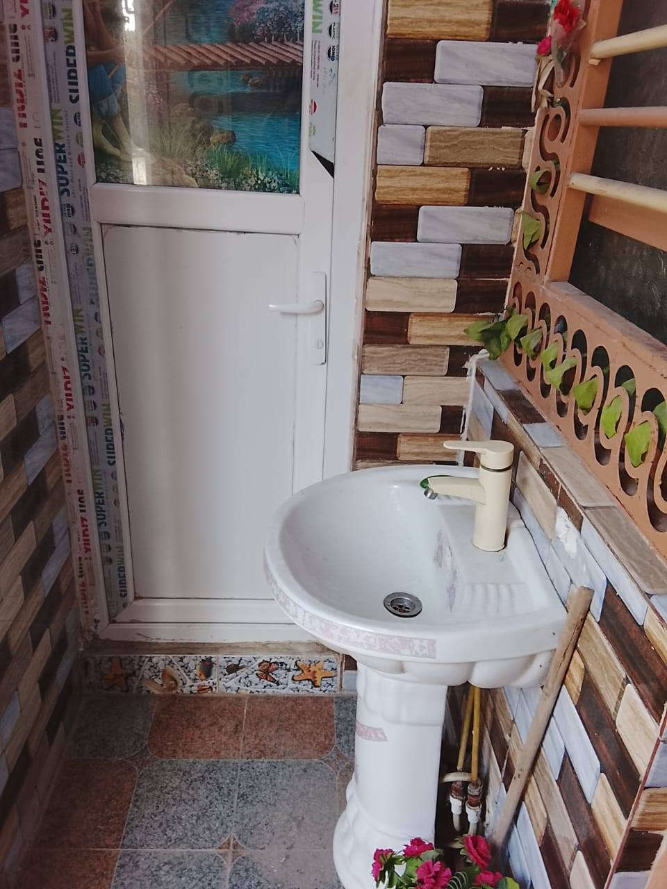 ***********
 ***********
