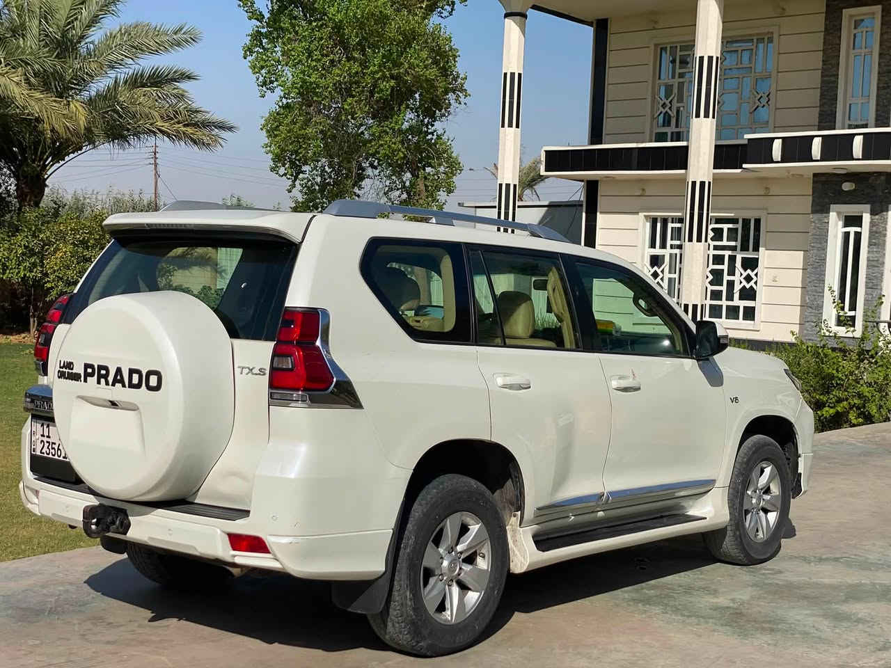 لاندكروز برادو 2020  TXS 

رقم بغداد انكليزي 

محرك 6V 4000
فتحة سقف 
اشاير بالمري
مري شفط
كشنات كهرباء جلد
شاشة كار بلي بلاد
سبعة راكب 
شحن واير لس
فور ويل 
مانع انزلاق
دبل تانكي
لايت زنون متحرك
3 قطع تبريد

السيارة مكفولة من الصبغ و البارد و التبديل محرك و كير على وضع الشركة السيارة كلش نظيفة السعر 408 بيها مجال كلش بسيط
للاستفسار ***********
