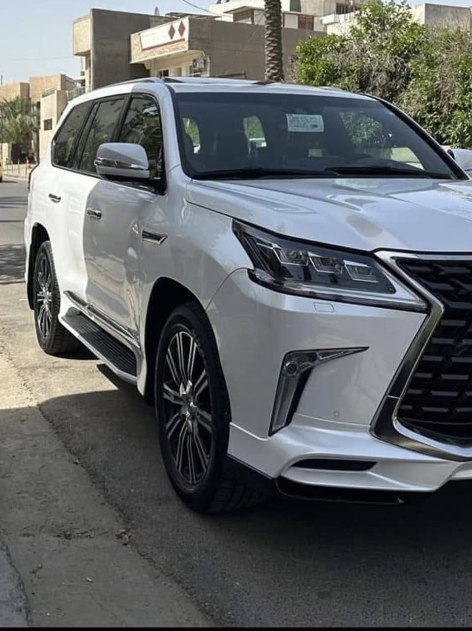 Lexus LX  S  570مكلف بلنشر
بريم اصل 
✅ المواصفات :

الموديل 2021

🛣️العداد 35 km حقيقي من الوكاله عندي 

⚙️ المحرك: 8 سلندر / 5700 CC

🌍 الوارد: خليجي مكفولة عام شامل ✅

🔹 المواصفات:

• جكات هيدروليك متطورة

• بصمة تشغيل + بصمات أبواب

• تشغيل عن بعد

• 5 كامرات + رادارات أمامية / خلفية / جانبية

• كشنات جلد أصلي كهربائية (ذاكرة ميموري + تبريد + تدفئة)

• شاشات خلفية للركاب

• ثلاجة وسطية

• صندوق  كهرباء خلفي

• فور ويل (دفع رباعي)

• سلايت (فتحة سقف)

• لايتات زينون أسود + يَدات نيكل

• تغليف حماية PPF كامل يم ViP ضمان 10سنوات 

•ثلاث شاشات اصلية بلاد مع الموس الأصلي 

• نظام حساسات أمامية وخلفية

• باقي مواصفات S المعروفة ✨

📋 الحالة:

• مكفولة كفالة عامة من البارد والصبغ ✅

• كير، مكينة، كهربائيات، وحدادية كلهن بشرط ✅

📞   ***********اتصال فقط مكلف بل نشر
    رقم السيارة مميز 

بمكان السياره بغداد
