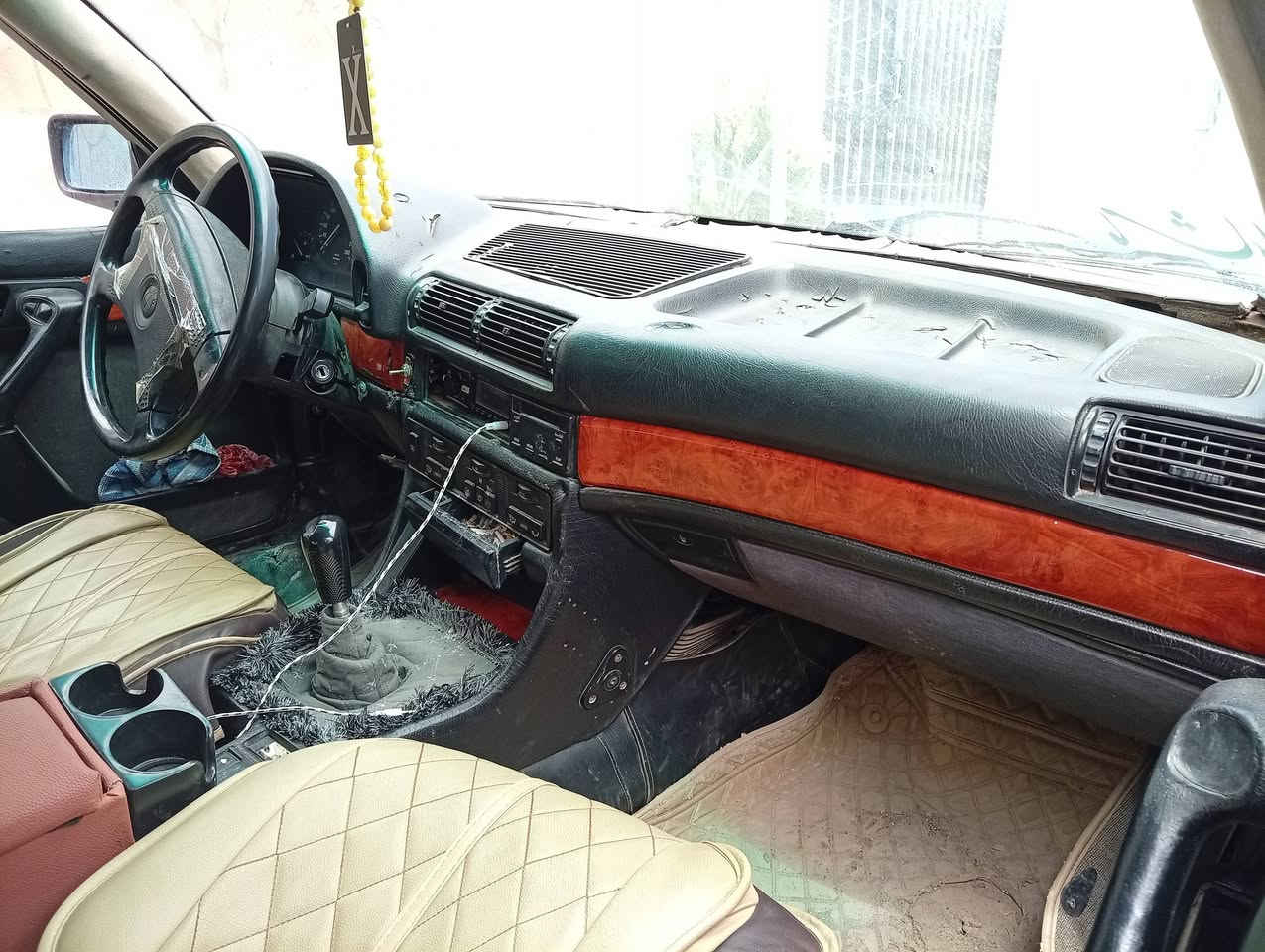 للبيع او المراوس حسب القناعة 
السلام عليكم 
Bmw730il
رقم نينوى مدفوع كمركه راعيه ما اندلة 
كير ومحرك شرط 
كير عادي 🚀 
محرك ٣٠٠٠
صدر امامي نص عمر 
صدر خلفي جديد 
مسجل سستم صوت٤ سماعات مال افلون شادله 🔊 
يرهم مراوس ب ادوات 
تخم تاير
مكان السيارة بيجي 
السعر :25 وبيه مجال 
للتواصل 📞 
***********

