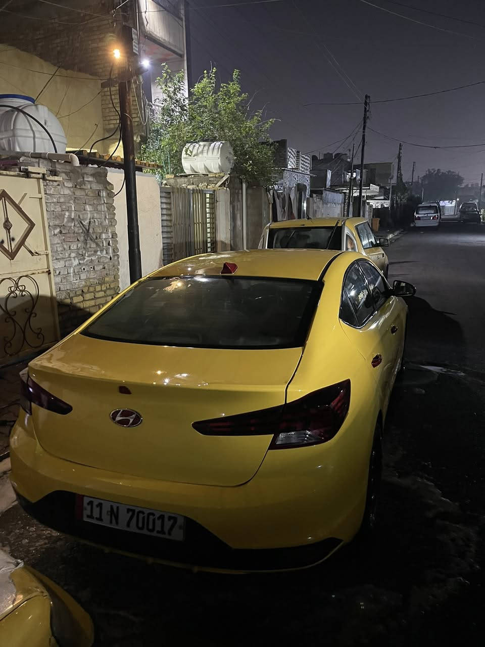 سلام عليكم 
الانترا 2020 واريد امريكي /2000مكينه/كير IT/ 
حساس تصادم /مانع انزلاق/شاشه كار بلي /وبيها بعد موصفات
بيع او مراوس السعر (130) وبيها مجال
***********
