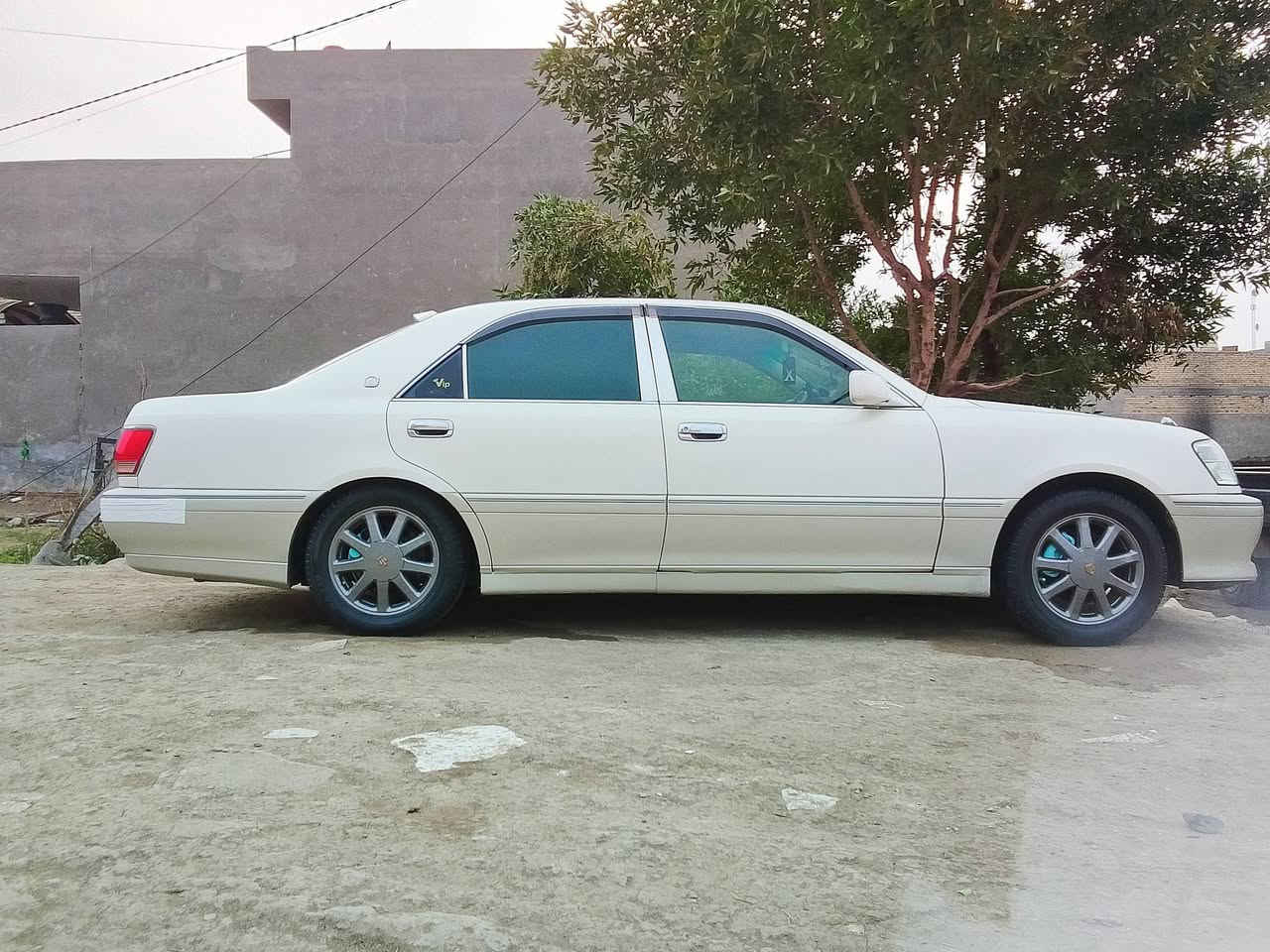 سلام عليكم سياره كراون 2003 اصل مدفوع كمرك وضريبه كامله باقيه بس لوحات السياره 3دكم كرستال شاصي 75 خضراوي طوخ تبريد منضومه زنون رقم كركوك الشراي يصل عل رقم *********** او مراسله الصفحه
