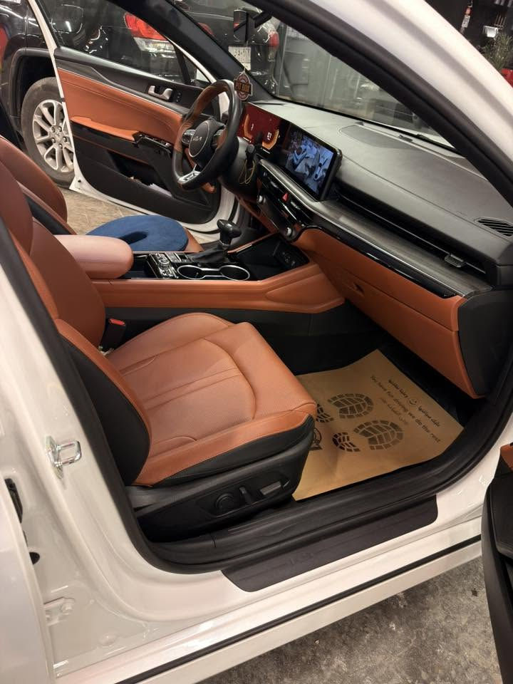 KIA K5 Vip

فول فول مواصفات 

خليجي مكفولة ماشيه 41 الف كيلو متر  

السيارة اتعبك من مواصفات

شاشه دتجل مندمج

مكينه 2.5 

كير 8 سرعات 

كراسي تتدفئه وتبريد 

قطعتين تبريد منفصل

كراسي سائق تخزين 

كراسي سائق وراكب كهربائي 

قطعتين تبريد

مناخ منفصل

مري شفط 

مري قلاب 

حساسات امامية وحساسات خلفية

كامره 360 درجة

كامره اماميه وخلفية 

صندوق كهربائي 

دخول ذكي 

صدوق ذكي

نقط عمياء 

بانوراما

حساسات داير مداير سيارة

فتح وغلق الشباك بريموت

مثبت سرعه

4 وضعيات قيادة

ابل كار بلي

اندرويد كار

توقف ذاتي 

وبعد بيها خير من الله مواصفات

السعر : ٢٣٥ ورقه وبيه مجال كلش بسيط

التواصل مع الرقم : ***********
