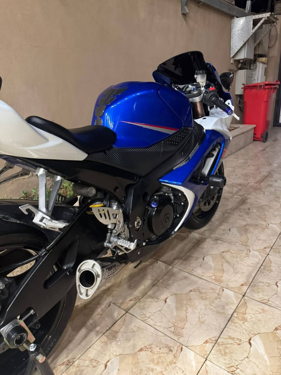 سلام عليكم
متاح جكسر 1000 
مبرمجه ٣ مودات
عليه صالنصه Brocks
عليه ترتيبات مثل مواضحه بل صور 
عله تخم سلايدرات 
دراجه. زنون 
دراجه كفاله عامه 
مكاني بل حسينيه مال راشديه 
رقم ***********
