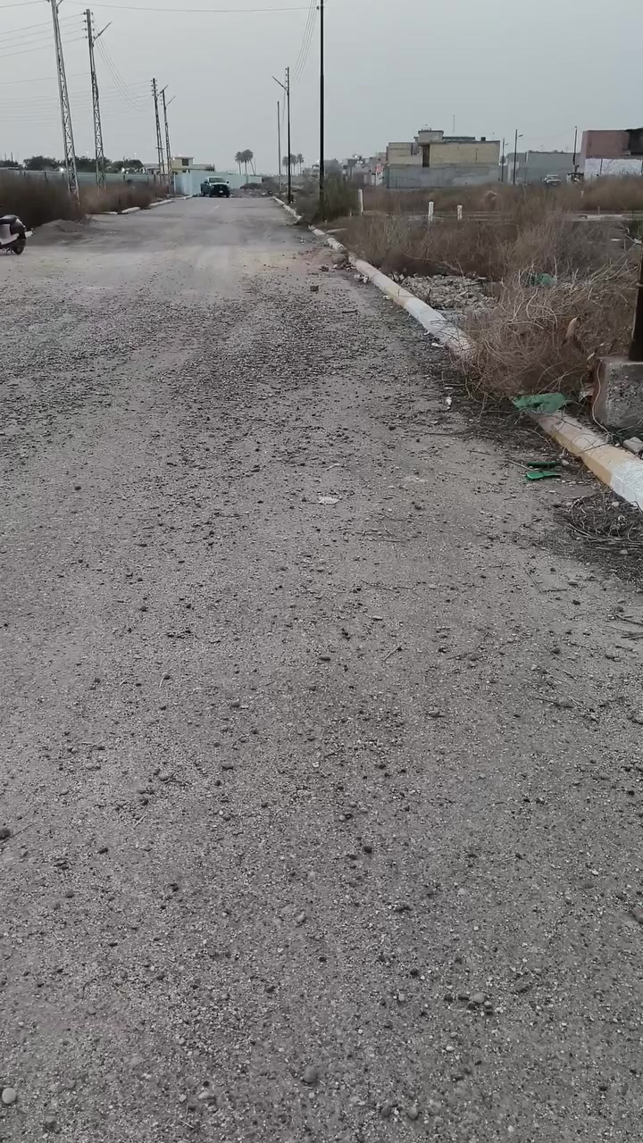 قطع اراضي عدد 2 للبيع مساحة القطعة 50 متر الواجهة 6 والثانية الواجه 5 ونص النزال 9 في بغداد الجزيرة السياحية فرع ماجد الحميد قريبة ع الشارع للتواصل ***********
