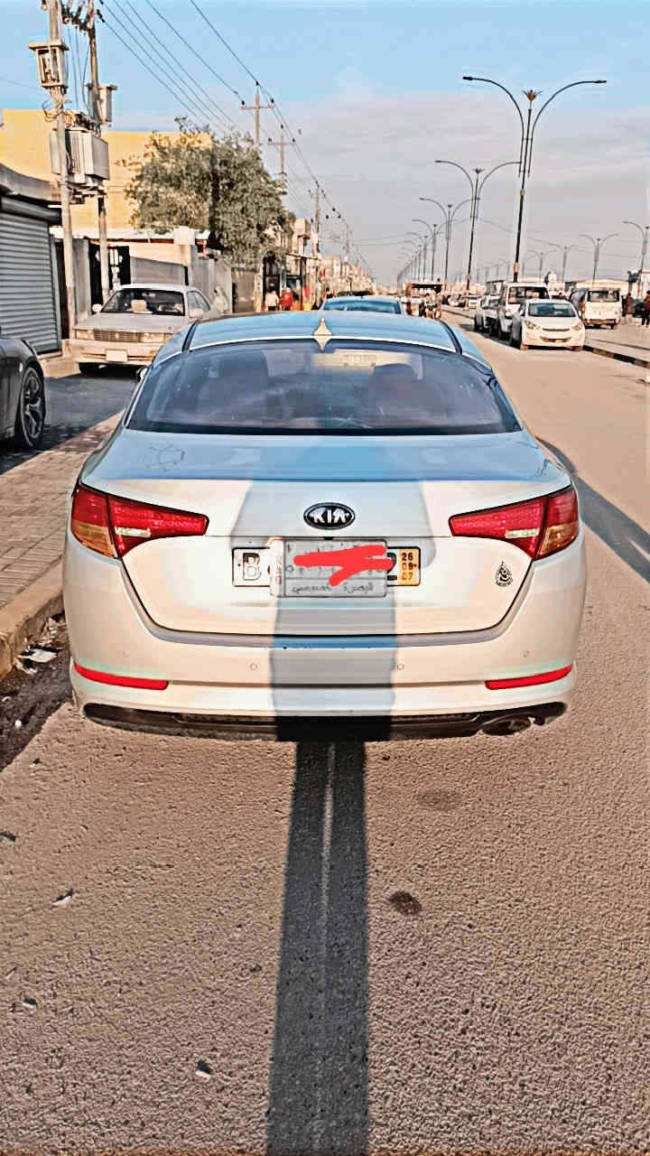 السلام عليكم كي فايف موديل 13 وارد كوري سيارة نضيفة وجاهزة مكينة كير تبريد منضومة جديدة تخم تاير جديد دوشمة جديدة سيارة مواصفات تدفئ كشنات حساسات خلفية تبريد قطعتين  وشاشة 5 سماعات لد نهاري واشاير بل مري ومري شفط سنوية لل28 السعر 120 قفل رقم الهاتف ***********
