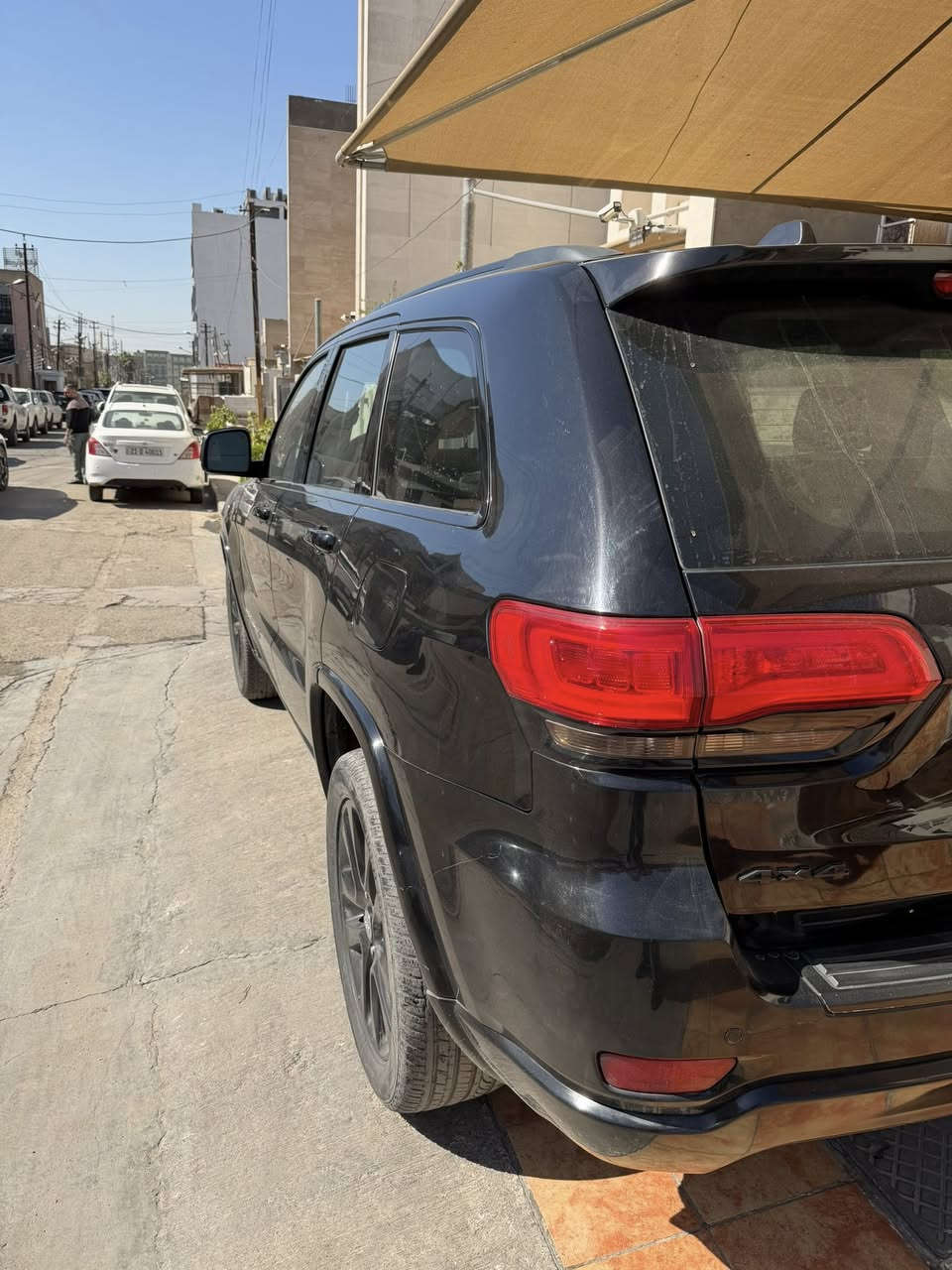 جيب كراند شيروكي للبيع 
حادث السيارة من امريكا تبديل ويل فقط
بلعراق صار بيهة صبغ جاملغ يمنى وبارد بل 
ماشية70الف ميل
سعر السيارة 24الف دولار
مكان السيارة بغداد
رقم ***********
