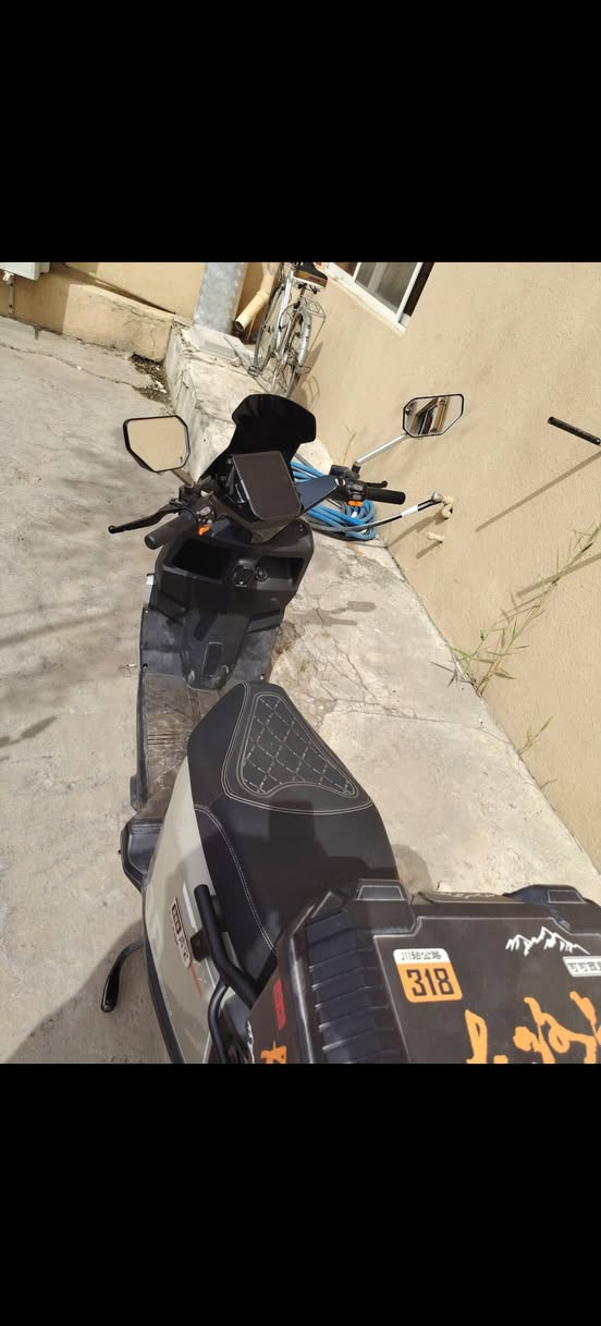 سلام عليكم للبيع دراجه ساعقه دراجه 2025.. 6بطاريات.. ملف 2000.وامانه دراجه كلش جديده سعرها 850 وبيها مجال بسيط تواصل على هاذ رقم***********
