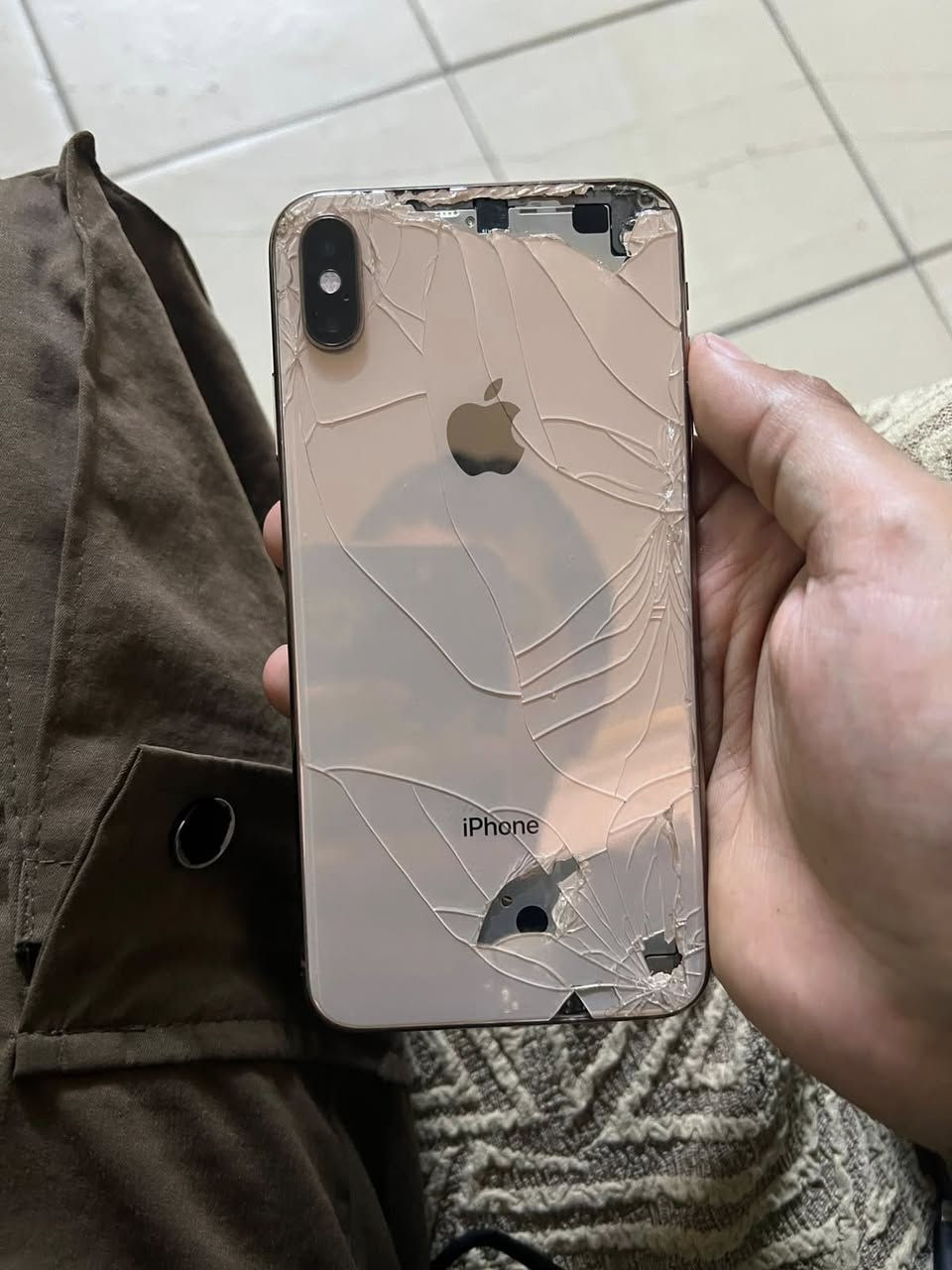 سلام عليكم ايفون اكس ماكس ذاكره 256 + فيس ايدي شغال +بطاريه 79
مكسور شاشه + ضهر 
جهاز ممفتوح امانة الله بس محتاج فلوس اريد ابيعه 
140 وبي مجال


**إذا كنت صاحب هذا الإعلان وتريد حذفه لأي سبب، رجاءا أرسل رسالة إلى الدعم الفني**