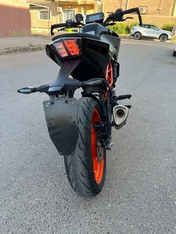 (سلام عليكم داجه ktm 390  douk  بحاله الوكاله ماشيه ٣٣٢٥ مكفوله كفاله عامه  شلعه معدل بطناش نظام ABS سكليتر كهرباء شاشه اوتو   لايت نظام لد اشاير نظام لد  تحكمات بل ستيرن سعر ٣ملين و٢٥٠ الف وبها مجال رقم الهاتف ***********  واني بل خدمه
