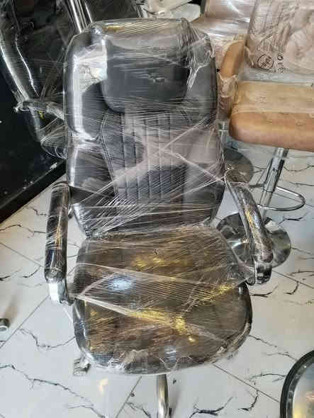 ميز مكتب جديد ق 120 وكراسي دوارة مكان مدينة الصدر ق24  واتساب***********
