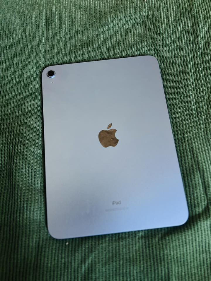 سلام عليكم ايباد 10 للبيع كامل  كارتون. وشاحنه ذاكره 64)
***********//
