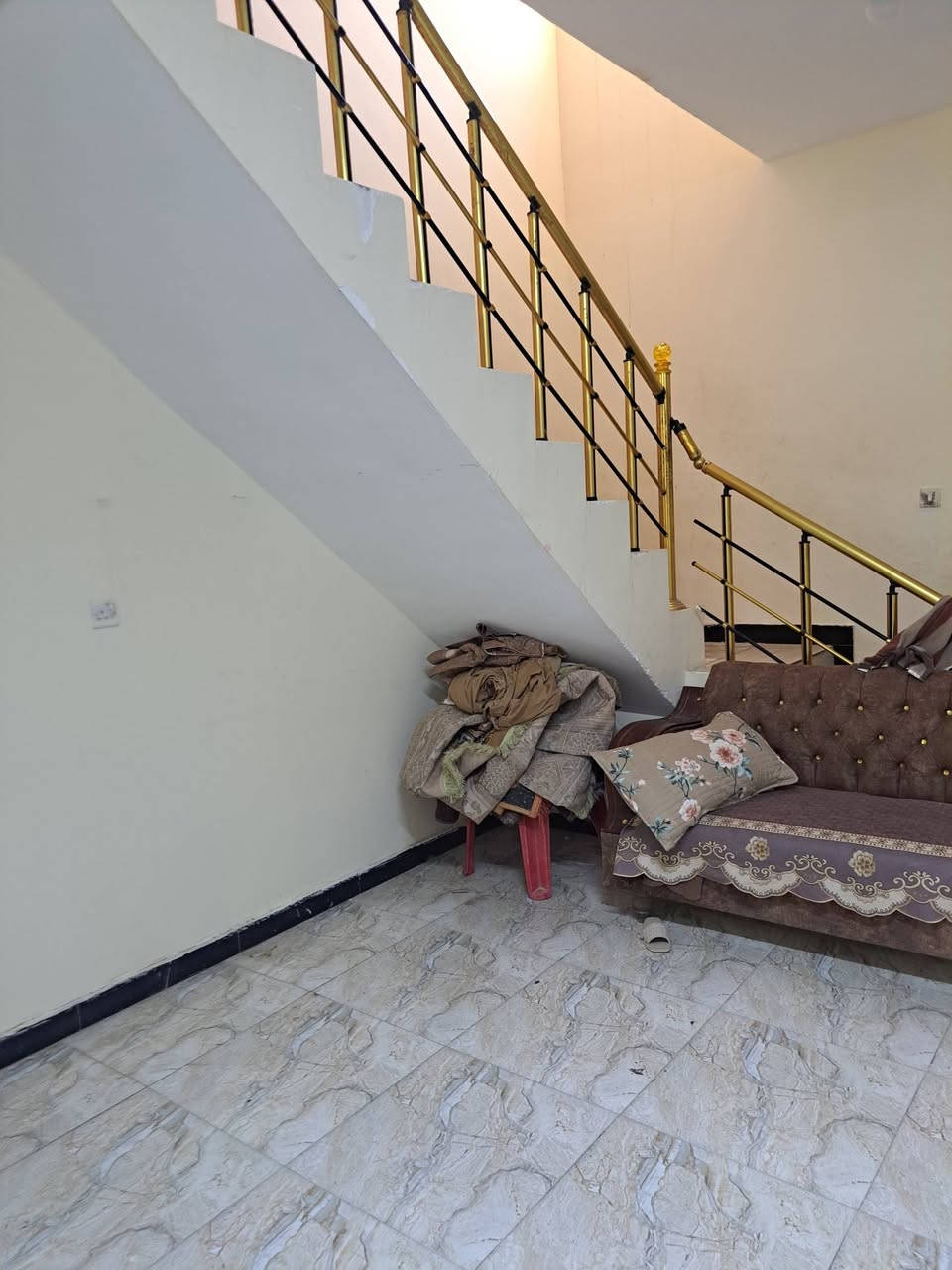 بيت ١٥٠ متر طابو زراعي بغداد المحموديه حي المهندسين طليطله الزراعي شارع ٤٠ التجاري مقابل تانكي الماء مال القادسيه   ٤ اربع غرف نوم وصاله  واستقبال ومطبخ وصحيات  السعر ١١٨  مليون بي مجال 
الامراء *********** واتساب ***********
