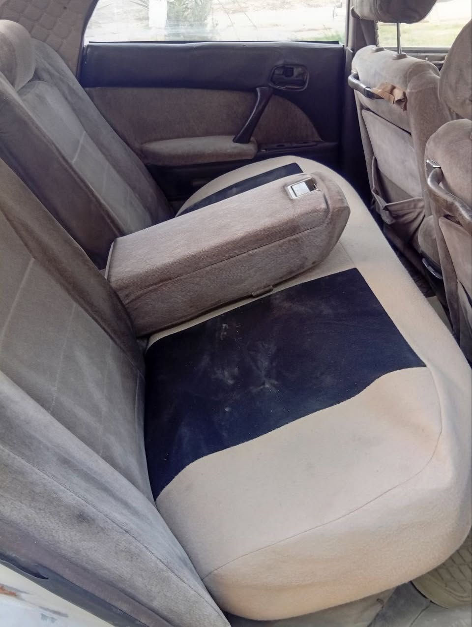 السلام عليكم بطة منفصل موديل ١٩٩٥مكينة وكير ٦  تبريد وتدفئة شغالات رقم بغداد راعيها راح رقمه من يمي المكان كربلاء طويريج 
السعر ٢٢ وبيها مجال 
***********
