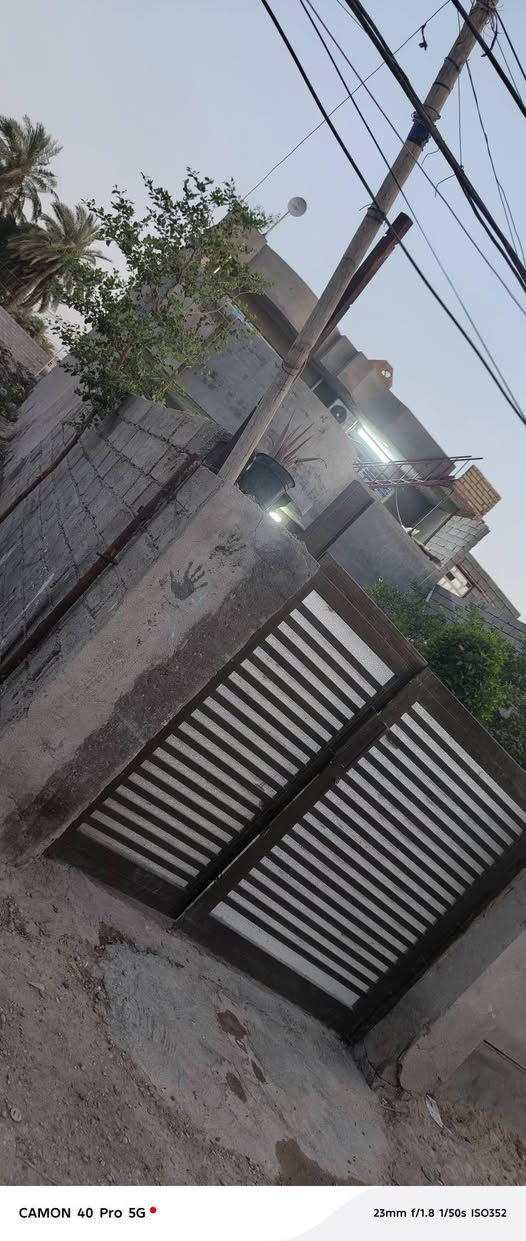 آلدآر للبيـع 270 مـتر 
3 غرف فوگ وحمـآم ؤبلگونهہ‏‏
جوآ غرفهہ‏‏ مـطـبخ ؤصـآلهہ‏‏ جبيـرهہ‏‏
 ؤمـطـبخ وحمـآمـ  طـرمـه هم جبيـرهہ‏‏ ؤحديـقهہ‏‏
للآسـتفسـآر رقمـ***********
آلعنوآن آلدوآنم آقرب نقطـهہ‏‏ دآلهہ‏‏ جآمـع آلگرطـآن
