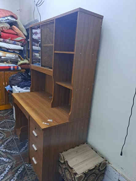 مكتبة للبيع جديده ستخدام قليل 
سعر١٥٠الف ناصريه مركز رقم تليفون
***********
