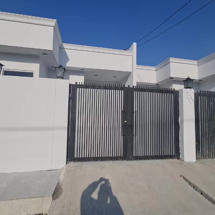 دارلبيع ١٣٠متر فول مواصفات سقف مغربي فول كاشي كركوك دروازة على طريق سليمانيه فرع مول دروازة موبايل ***********كورك*********** البيت جديد صفرمامسكون بيه البيت بيه غرفتين نوم استقبال مطبخ صحيات كراجي مطبخ حار هول
