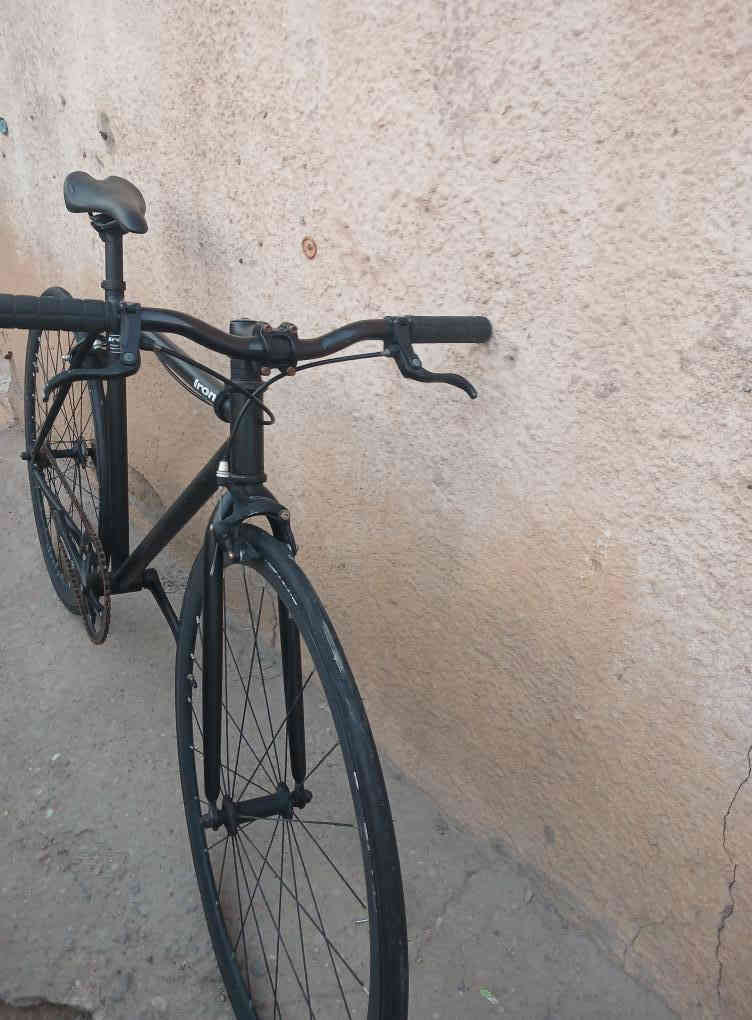 السلام عليكم كباتن 
متوفر دراجة نوع فكسد 
مثل ما واضح بالصور نظافة الدراجة مال باله ياباني 
السعر المطلوب[100الف]
العنوان البصره الجمهورية شارع المكاتب 
***********
***********
تحياتي للجميع أخوكم محمد المنصوري
