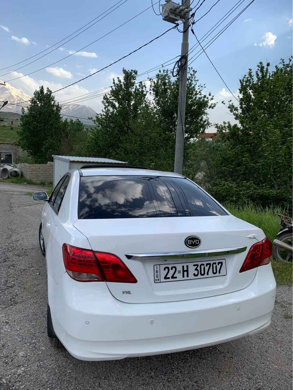 بیوایدی مۆدیل ٢٠١٤ سەیارەکە سبوغی نیە ساردەکوتی نیە هیچی نیە تەنها کەمێک تەزرەی هەیە سەیارەکە فول مواسەفاتە تەنها گێر عادیە سەیارەکە لە شەریکەوە تاکو ئێستا یێک دەستە بە ناوی خۆمە رەقەم و سەنەوی تاکو ٢٠٣٠ نوێیە 
رەقەم تەلەفۆن:***********
شوێن:سۆران
نرخ:٦٤$ مرغصور, أربيل
