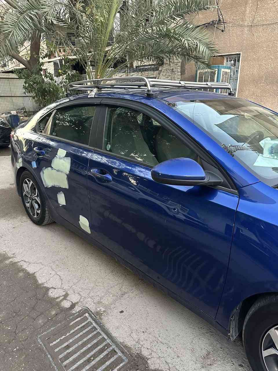 السلام عليكم كية فورتي موديل ٢٠١٩   رقم بغداد وارد امريكي بدون حادث حادث باب خلفي بالعراق تخم تاير جديد محرك صفر صدر جديد سعر ١٣٥  مكان سيارة بغداد ***********
